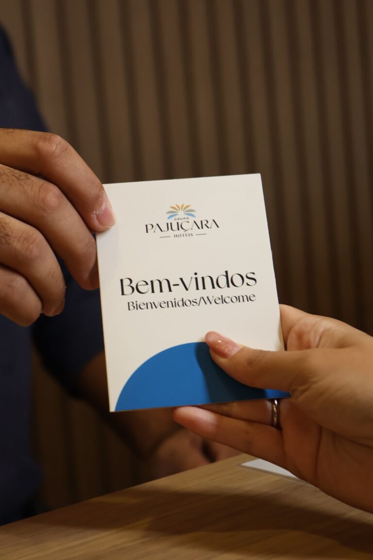 Fachada e recepção do Pajuçara Praia Hotel em Maceió