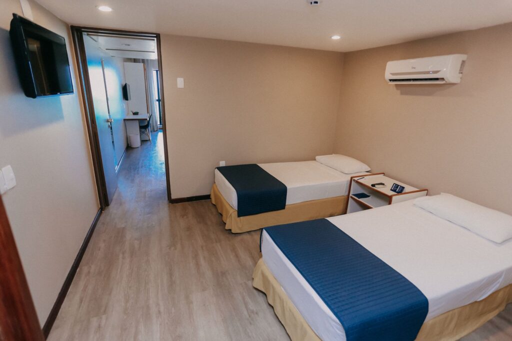 Suíte Luxo Quádrupla e Quíntupla do Pajuçara Praia Hotel em Maceió