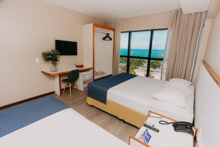 Suíte Luxo Quádrupla e Quíntupla do Pajuçara Praia Hotel em Maceió